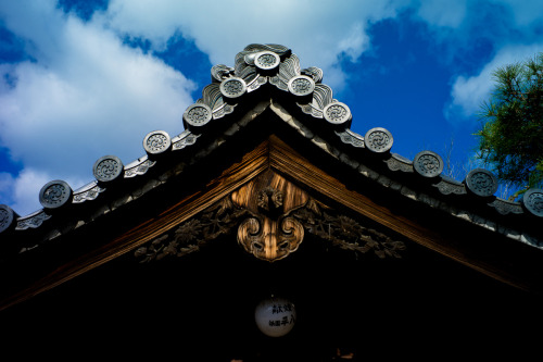 “Wood, tile, sky”. Temple roof details, Tokyo, Japan.   Text and photography by Jef