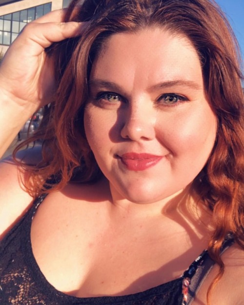 Catching some of those golden hour rays. #effyourbeautystandards #honormycurves #fatfashion #psblogg