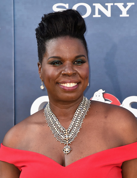 freshrosemary:  endlesskate:  billhaderismycriterioncollection:  Lets appreciate Leslie Jones  That grey dress. I’m dying.  There aren’t many things I love more than tall women killing everything and everyone in high heels. 