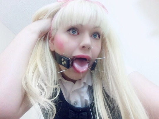 brat-grrl2: #goodgirl 