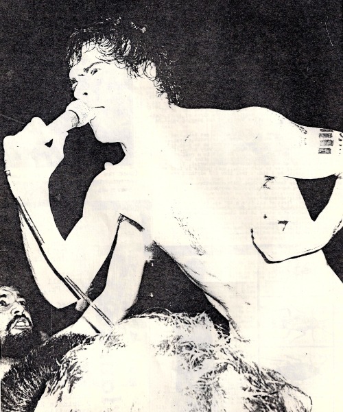 mainthreat:  Black Flag - live 1983 - Henry Rollins 