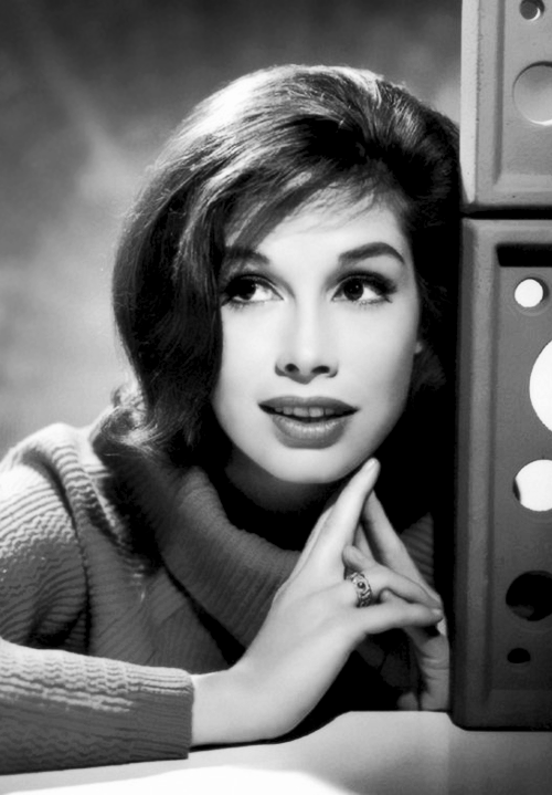 ohrobbybaby:  Mary Tyler Moore publicity still for “The Dick Van Dyke Show”,