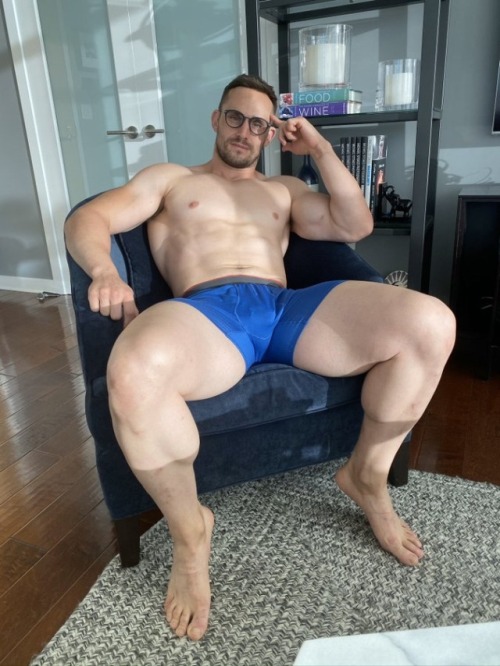 smoothcollegedudemsu:  I would pay so fucking hard like… THOSE THIGHS and THAT FACE 🥵 