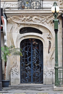 lostprofile:ART NOUVEAU PORTALS1. Salvador Valeri i Pupurull, Casa Comalat, 1911, Barcelona, Diagonal 442D; 2. Josef Maria Olbrich, Glücherthhaus, 1901, Darmstadt, Mathildehöhe; 3. Gottardo Gussoni, Casa dei Draghi, 1918/20, Torino, Corso Francia 23;