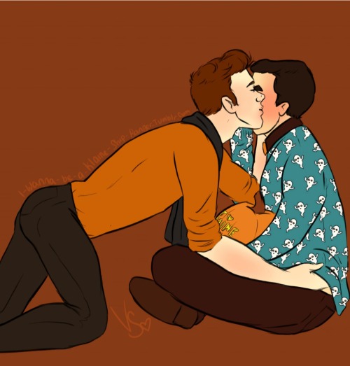 i-wanna-be-a-klaine-ship-ranger: -Do you like my sweater, Kurt? It’s spooky!  ~Too spooky