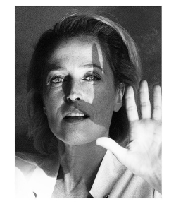 qilliananderson:Gillian Anderson photographed