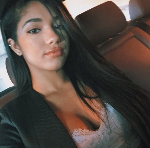 patheticsexualaddictions:  Damn. Oh, she’s only 19. I’d let her sit on my face and live off that.