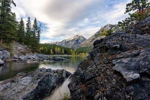 oneshotolive:  Lake Minnewanka, Banff [OC][5999x3999][IG @wagstaffmedia] 📷: wagstaffmedia 