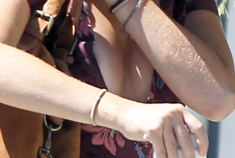 celebspleasurepics:  sarah-hyland-nip slip