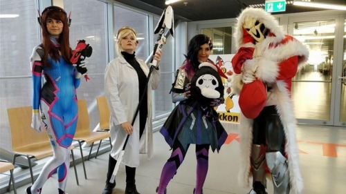 Hello darlings! I have gathered up photos of a coaplay i recent did. I was the mercy and my friend w