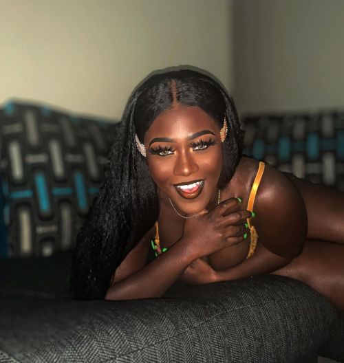 iwantsomeofyourbrownsugarplease:  https://www.instagram.com/melanincoco1/