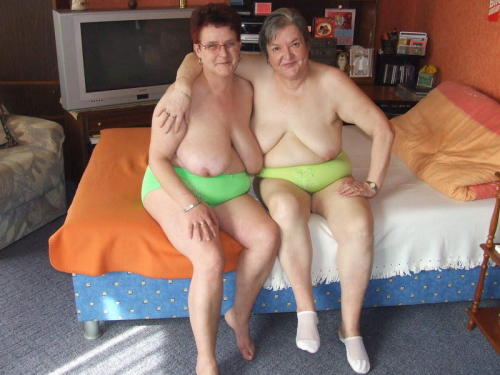 Oma granny nude on couch