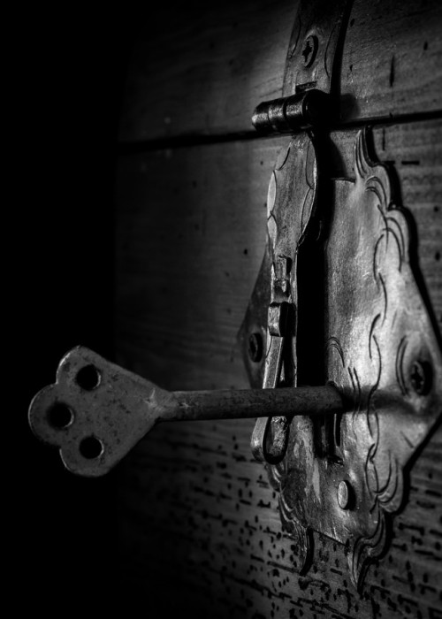 “You want me to give her a key?“ the guy asked."I want you to give her a possibility,” she told him, looking at my necklace again. “And that’s what a key represents. An open door, a chance. You know?”  ― Sarah Dessen,