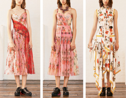evermore-fashion:Alexander McQueen Resort 2018 Collection