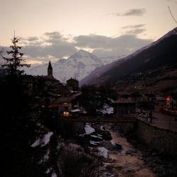 brutalgeneration:  Lanslevillard by boklm