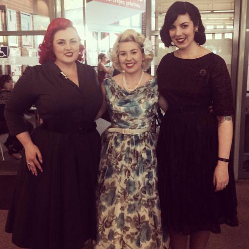 Aww I love this photo with @quirkyandcurvy and @curvecreation - what a pair of babes