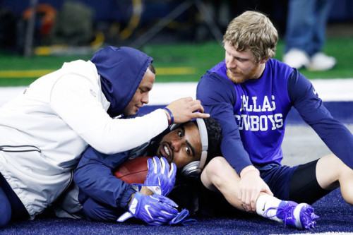 mr504neworleans:  handithere:  xemsays:  xemsays:  they are so cute together, arent they? BROMANCE between Ezekiel Elliott & Dak Prescott       (via TumbleOn)  😉😉😉