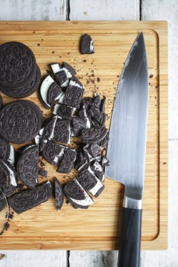 sweetoothgirl:  OREO PRETZEL CHOCOLATE SALAMI