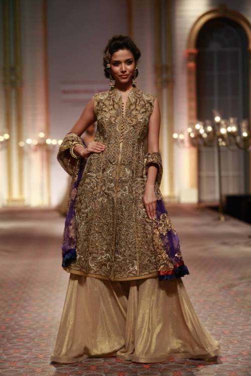 beautifulsouthasianbrides:  Mandira Wirk India Bridal Fashion Week  2013 