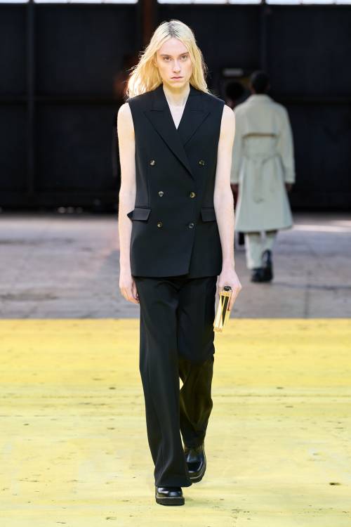 Gabriela Hearst, Fall 2022 Ready-to-WearCredits:Camilla Nickerson - Fashion Editor/StylistJames Peci