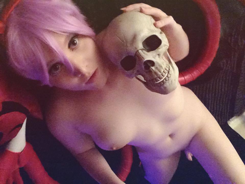 nsfwfoxydenofficial:  Some quick Lilith selfies I took after my Christmas shoot the