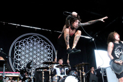 experiencethenightmare:  andyhurley:  fob-ruary:  Bring Me The Horizon on Flickr. Via Flickr: Warped Tour | Nassau Coliseum | July 13th 2013  This is fucking amazing  oh hey i was there 