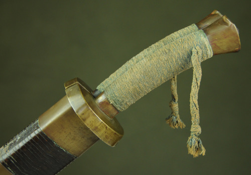 art-of-swords:Twin Dao SwordsDated: circa 18th centuryCulture: ChineseMedium: steel, copper, silk, w
