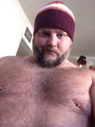 cyberbearman:  biggayhairybears.com 