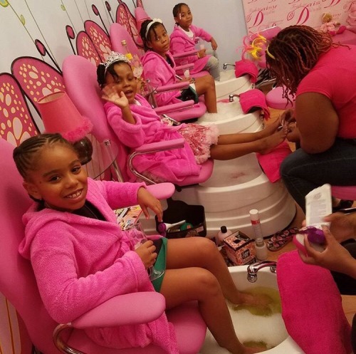 black-exchange: Fresh As Daisy Kids Spa www.freshasdaisy.com // IG: freshasdaisykidsspa ✨ Social wor