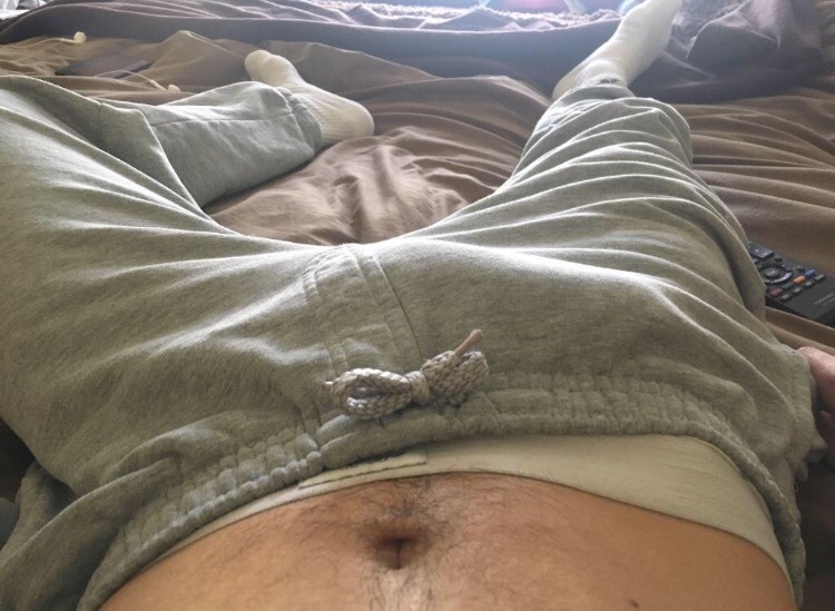 tfootielover:  dixhard:Teasin’ very nice bush ;)