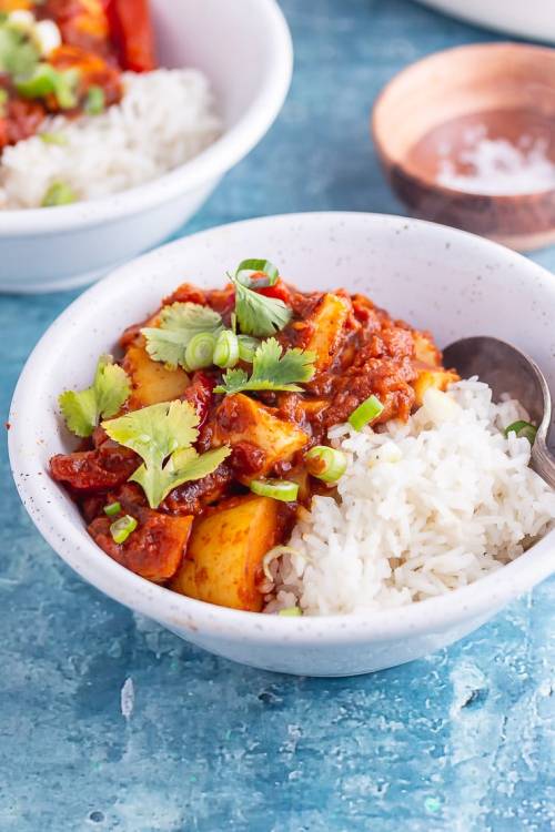 foodffs:  Spicy Halloumi Curry with Potato
