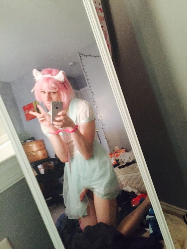 futanarikitten:  Pics of my cute feminine cock &lt;3