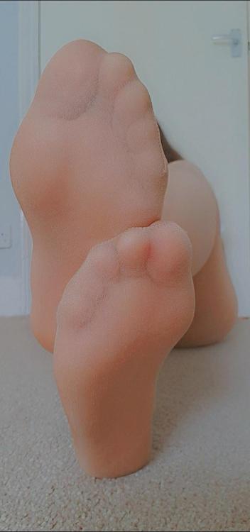 nylon-soles: Shimmery nude [F] [OC]