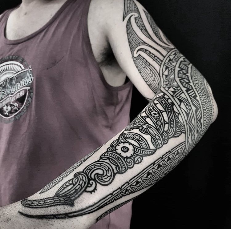 Tukutuku (Maori weaving) inspired calf tattoo (Manawa Tapu, Sunset Tattoo,  Auckland NZ) : r/tattoos