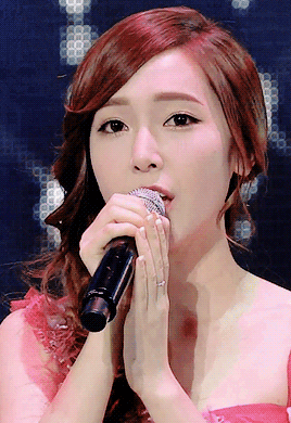 oh-sicas:  throwback : jessica / back hug 