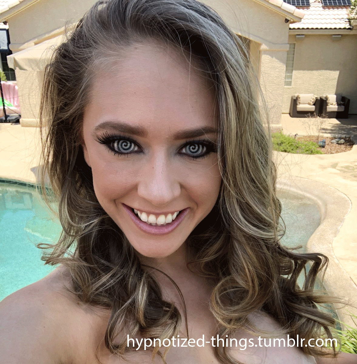 hardwonbattle:  tease-hypno-sub: hypnotized-things:   Go ahead, if you dare.  Stare
