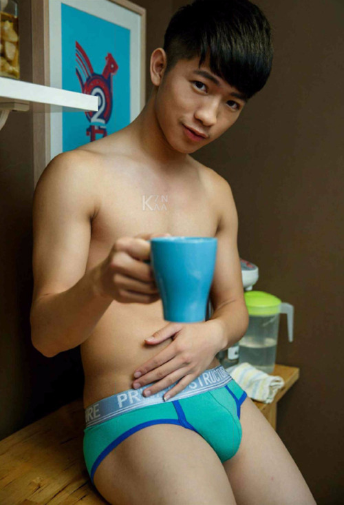 onlyasianhunks: AWESOME BOY!!  22/05/18 企鵝❤❤❤