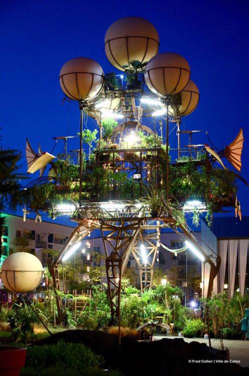 steampunktendencies:  The flying greenhouse called “Aéroflorale” by François Delarozière in Calais, France.