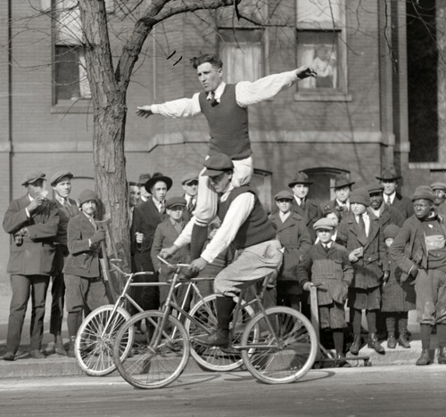 Sex One-legged bike and skate stuntmen, 1921. pictures