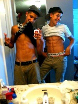 wow 2 hot straight guys