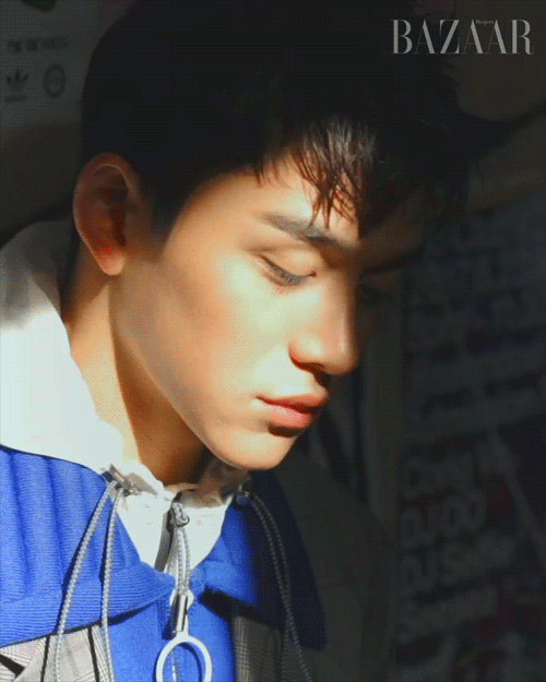 ohbaibeeitsyou: 1 minute eye contact
