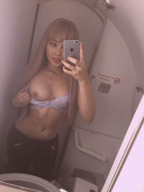syafinaz99: mantak betul body orang Melayu ni.Kena hisap merenggang tu .pancut air mani kat tetek di