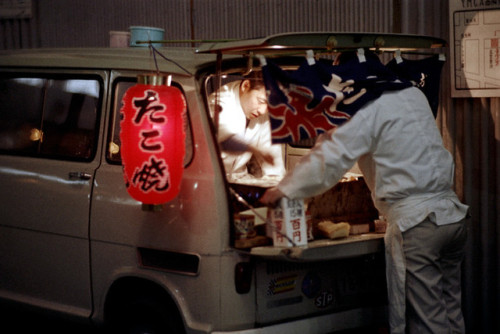 s-h-o-w-a:The city of Kobe at night, Japan, 1972Ph. Nick Dewolf