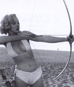 talesfromweirdland: Marilyn Monroe tries