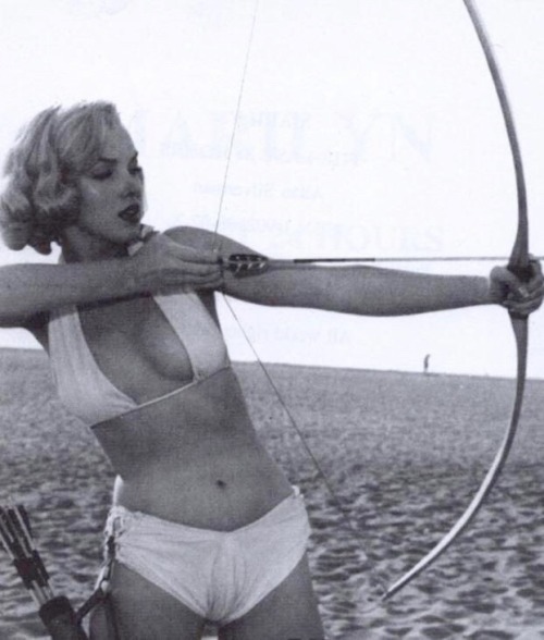 talesfromweirdland: Marilyn Monroe tries archery. Photo by Anthony Beauchamp, 1951.  @empoweredinnocence 