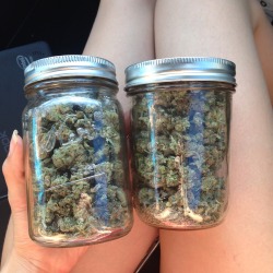 johnnyrayluvs420:  littleqsoddities:  1 jar is cookies and the other is a mix match, heaven. 💕  Nice