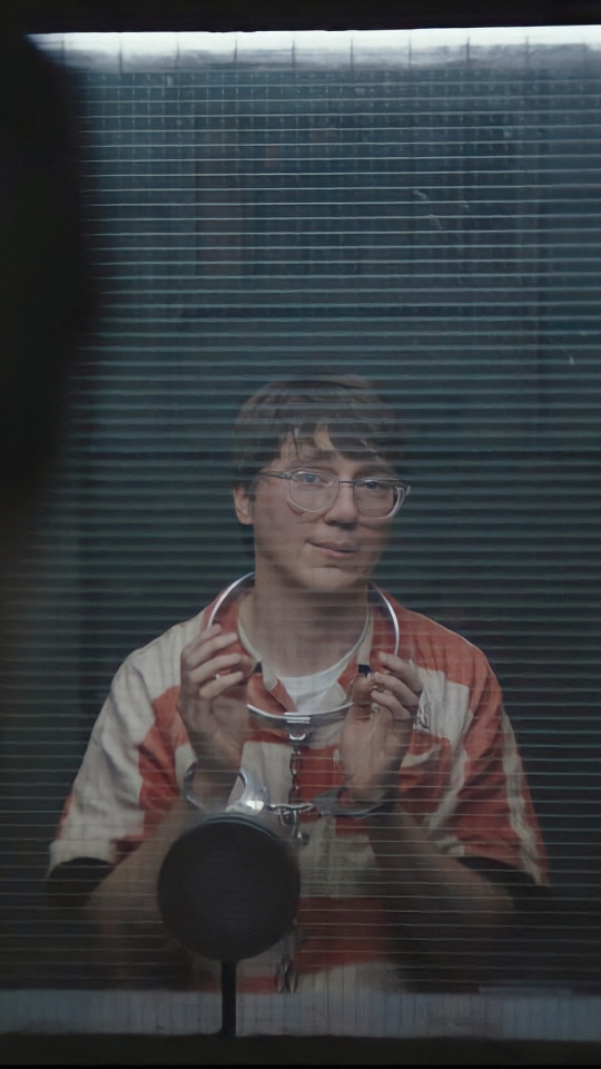 𝐥𝐨𝐜𝐤𝐬𝐜𝐫𝐞𝐞𝐧𝐬 𝐭𝐡𝐞 𝐛𝐚𝐭𝐦𝐚𝐧
