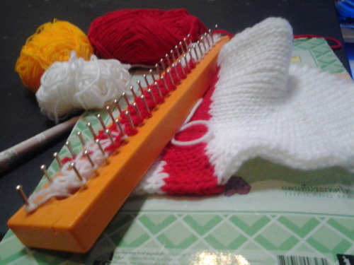 I&rsquo;m knitting a Unicorn gundam-color scheme scarf lol X3I know so little about knitting &gt;~