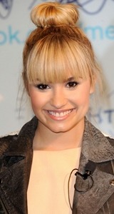 diva-demi-lovato:  Franja *u*
