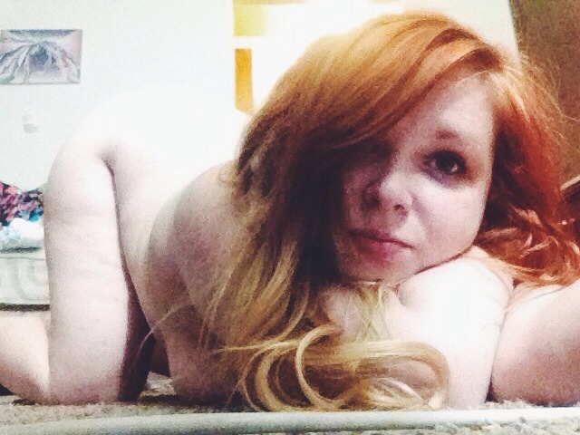 mirahxox:  Just bored  damn you&rsquo;re pretty